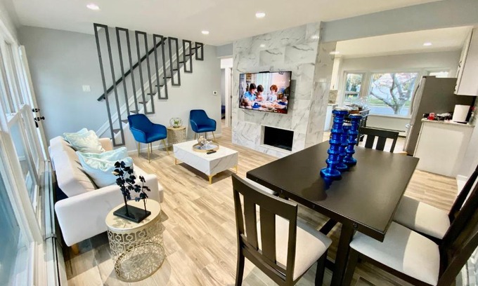 Levittown Maison | Newly Renovated 4 Bedroom, 2 bathroom house