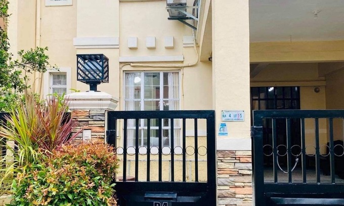 Bacoor City Maison | **Newly Renovated - 4BR AC, WIFI - Near Alabang