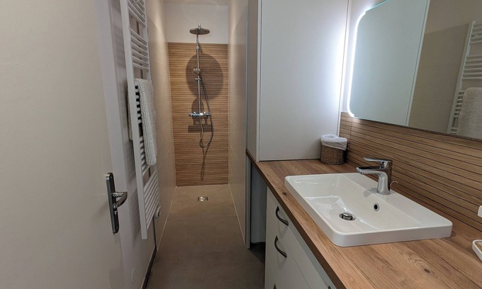Bouillargues Appartement | Appartement refait à neuf à 5 min du centre de Nîmes de 8 à 12 personnes.