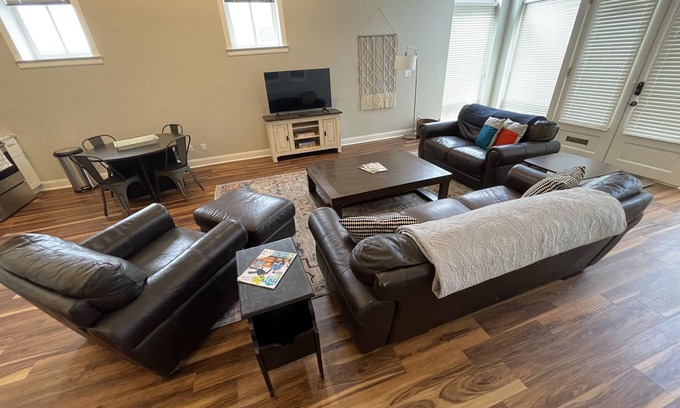 Lafayette Square Copropriété | Newly Renovated Apartment IDEAL 4 LONG STAYS Close to Downtown Lafayette Square