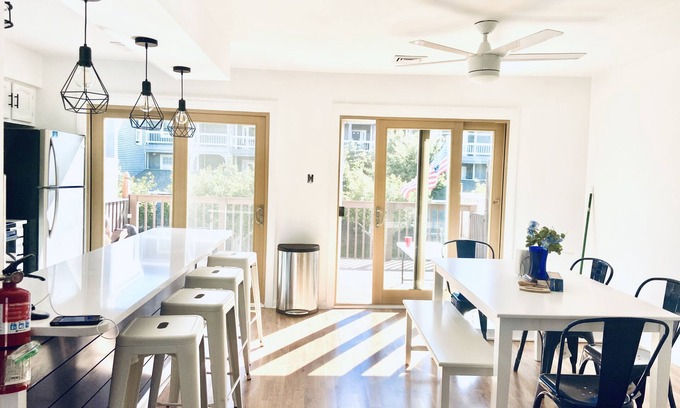 Southend Maison | NEWLY RENOVATED BEACH BLOCK TOWNHOME!!