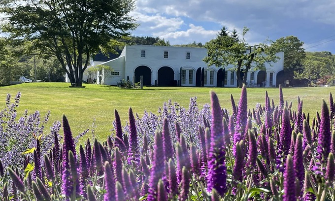 Bayville Maison | Newly Renovated Carriage House surrounded by water and lush gardens.