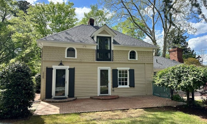 Hillsborough Maison | Newly Renovated Carriage House