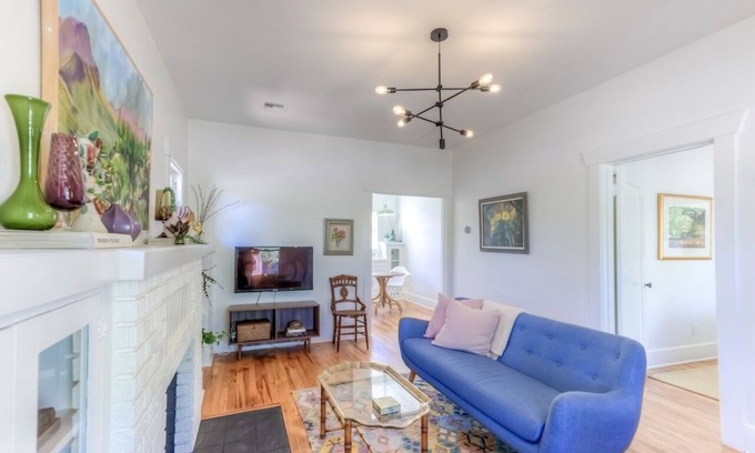 Feldman's Maison | Newly renovated, charming, quiet bungalow near U of A/downtown