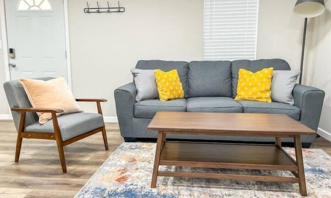 Springfield Maison | Newly Renovated Close to Evangel University!
