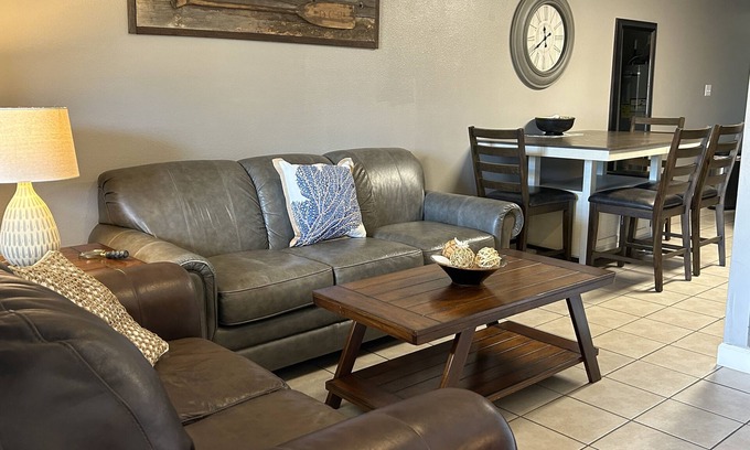 Navarre Maison | Newly Renovated Close to the Beach