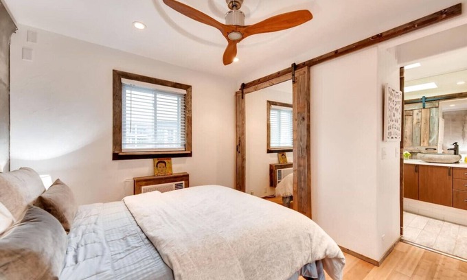 Melrose Copropriété | Newly Renovated Condo + Pool: Minutes to Downtown