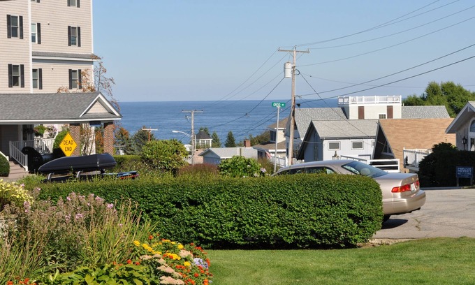 Ogunquit Copropriété | Condo récemment rénové au deuxième étage, avec vue sur l'océan. 5 minutes de la plage.