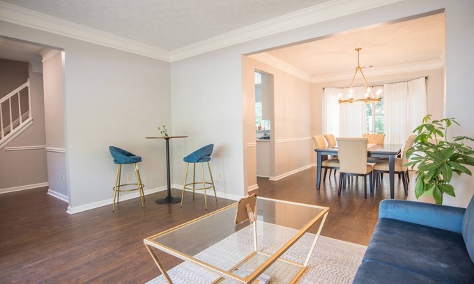 Johns Creek Maison | Newly Renovated, Cozy, and Modern 4 Bedroom House