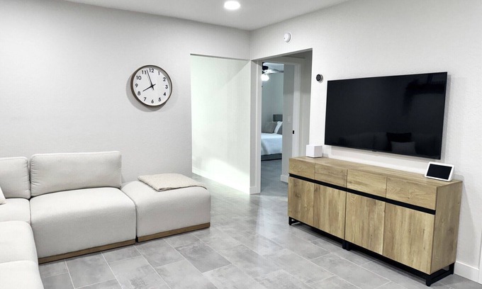 Wellington Maison | Newly renovated cozy 2 bedroom 2 bath home