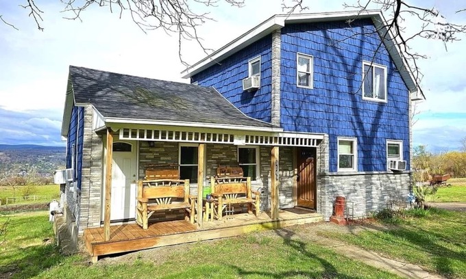 Montour Falls Autre | Newly Renovated Farm House with Lake View