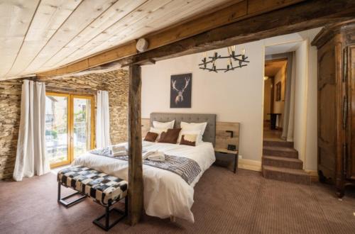 Leynhac Maison | Newly renovated fort with panoramic landscape view jacuzzi & billiard