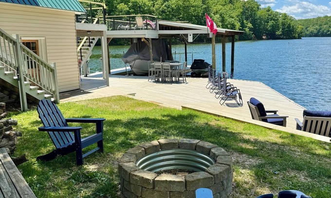 Dublin Maison | Newly renovated & furnished 3 bdrm, 2 bath lake home, dock, spectacular view