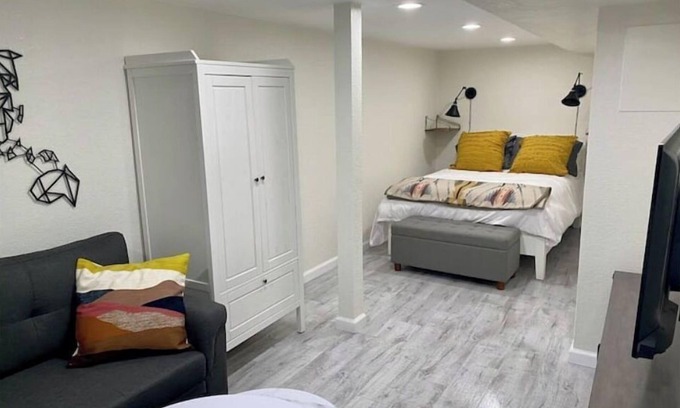 Curtis Park Appartement | Newly renovated garden level studio in the RiNo