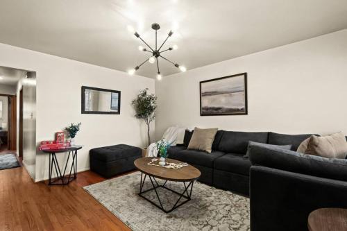 Lincoln Park Maison | Newly Renovated GEM Work Crews Welcome