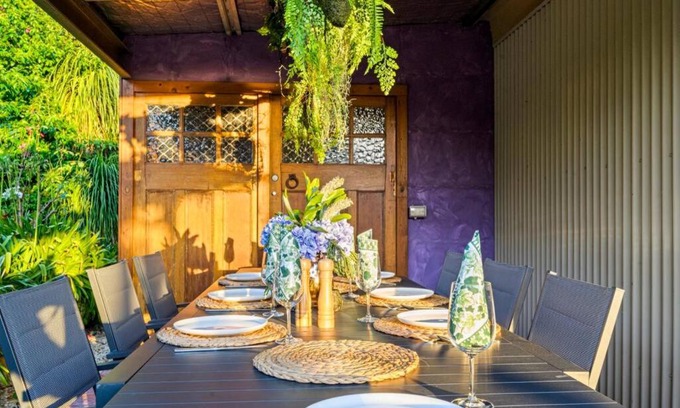 Cessnock Maison | Newly Renovated Hunter Property-Spa & Lush Gardens