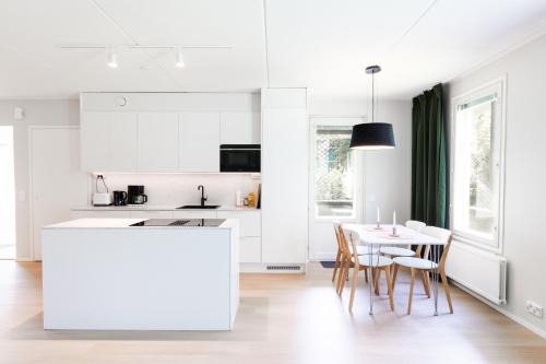 Jyvaskyla Maison | Newly renovated large family apartment, parking, sauna, balcony