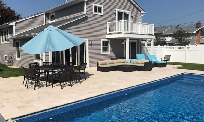 Lido Beach Maison | Newly Renovated Lido Beach Home w/Pool Close 2 NYC
