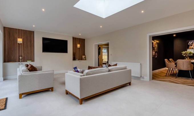 West Runton Maison | Newly Renovated Luxury Property between Cromer & Sheringham with Hot tub