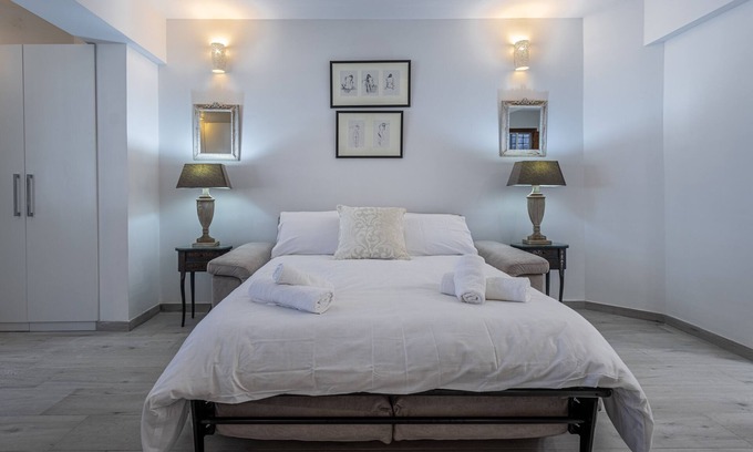 Bahar ic-Caghaq Appartement | Newly renovated apartment with outdoor pool, in a coastal and country setting
