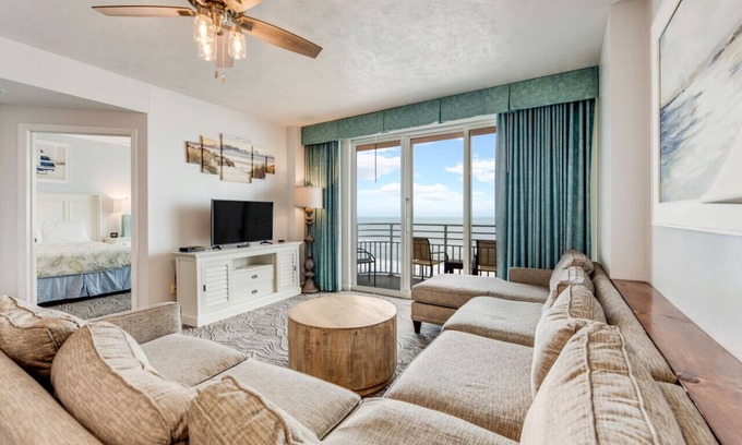 Daytona Beach Appartement | Newly Renovated Paradise: Direct Oceanfront 3BR @ The Wyndham Ocean Walk Resort