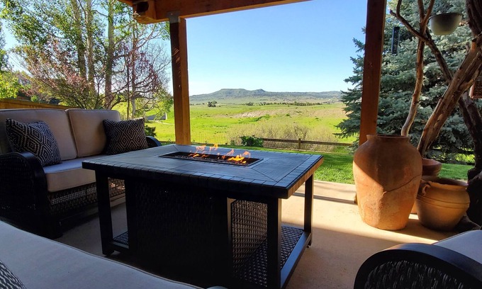 The Meadows Maison | Newly renovated private downstairs cottage