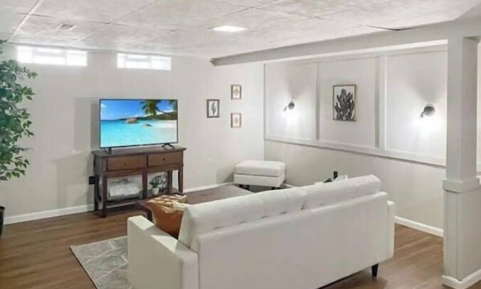 Westlake Maison | Newly Renovated Private Cozy & Conveniently Located