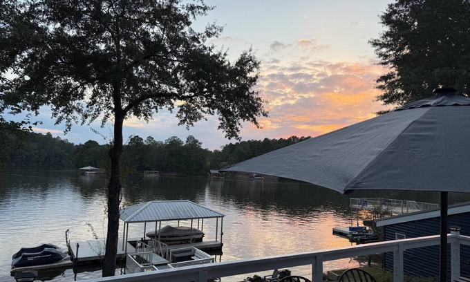 Wedowee Maison | Newly Renovated- Scenic Stays-Lake Front, Fire Pit, Private Dock. Sleeps 8