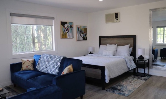 Porter Ranch Maison | Newly Renovated, Spacious Studio Guesthouse