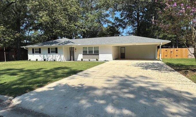 Starkville Maison | Newly renovated spacious 3 BR/2 Bath home. Only 2.6 miles from Davis Wade.