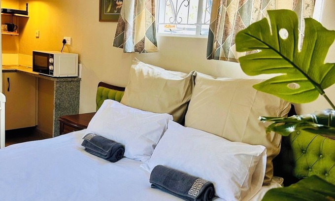Greendale Appartement | Newly Renovated Studio on 2 Acres: Modern, Rustic & Peaceful Getaway in Harare!