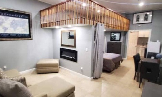 Upper Telegraph Appartement | Newly Renovated Studio Space Unexpected Surprise