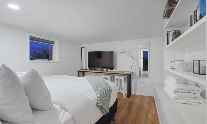 Henderson Appartement | Newly Renovated Studio w Parking-Netflix
