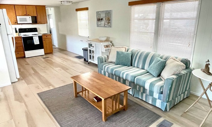 New Port Richey Maison | Newly Renovated + Great Location by Historic New Port Richey & the Ocean/Beach!