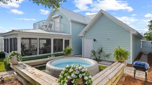 Inlet Beach Heights Maison | Newly Renovated 2-min Walk to the Beach The Coastal Cottage by AvantStay