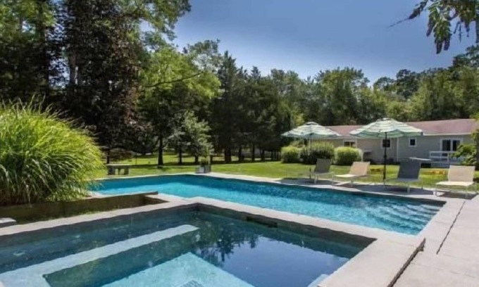 The Heights Maison | NOUVELLEMENT RÉNOVÉ AVEC PISCINE, HOT TUB ET CHEMINEE!