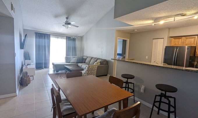 Villages of Palm Beach Lakes Copropriété | Récemment rénové 2 chambres / 2 salles de bain West Palm Beach Condo