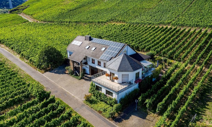 Winningen Copropriété | Newly renovated vacation apartment in the winery.