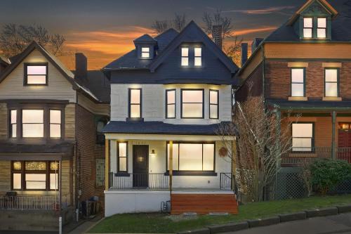 Brighton Heights Maison | Newly Renovated Victorian Gem Perfect Space for Family Vacations!