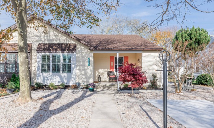Village Green Maison | Newly renovated Village Green Quad within walking distance to the harbor.