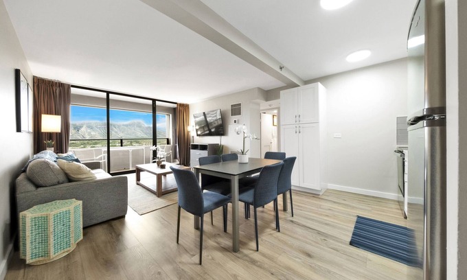 Waikiki Hôtel | Newly renovated Waikiki Sunset unit with STUNNING Diamond Head and ocean views