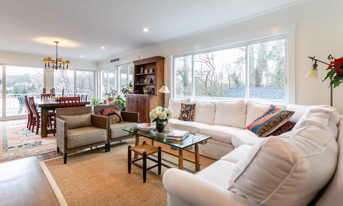 Arden-on-the-Severn Maison | Newly-renovated waterfront home with private pier and all the bells and whistles