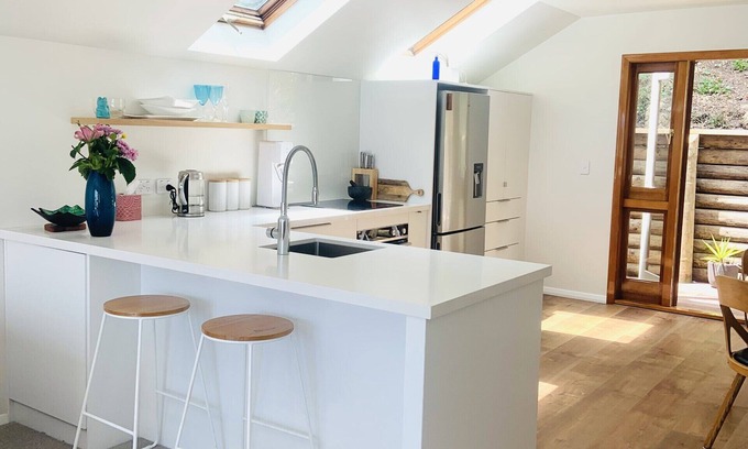 Stepneyville Appartement | Newly renovated waterfront apartment with stunning views of Nelson Harbour