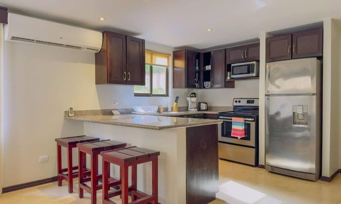 El Ocotal Copropriété | Newly Updated 1-bedroom condo in laid back Playa Ocotal with AC, WiFi, King Bed
