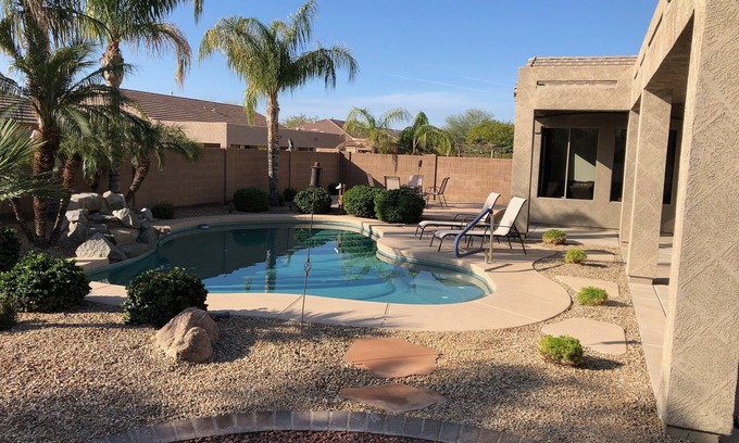East Mesa Maison | Maison récemment rénovée de 5 chambres avec piscine privée chauffée à Mesa