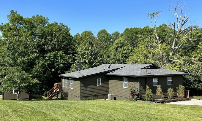 Falls of Rough Cottage | Newly updated Rough River Cottage with deck, grill and firepit!!