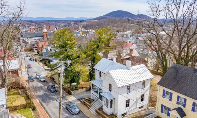 Staunton Maison | Newtown Retreat: Award-Winning Renovation + Ideal Location
