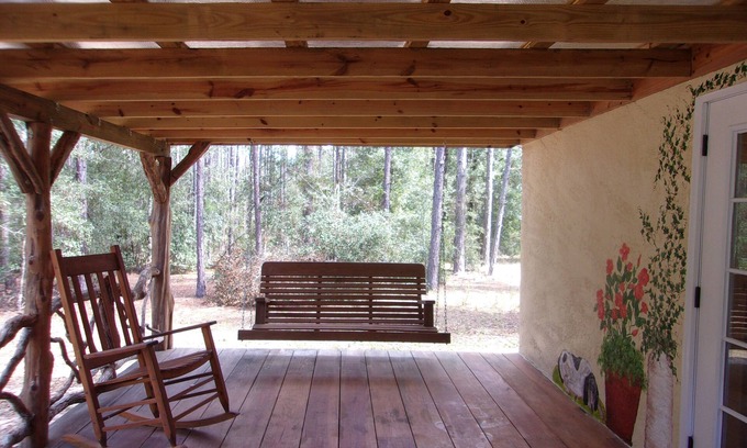 Eustis Maison | NOUVEAU "The Milk Barn" cottage accueillant les animaux de compagnie sur une propriété à la campagne.