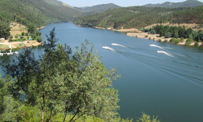 Foz de Alge Cottage | Suivant Castelo do Bode, Foz da Ribeira de Alge avec Rio Zêzere, Pet