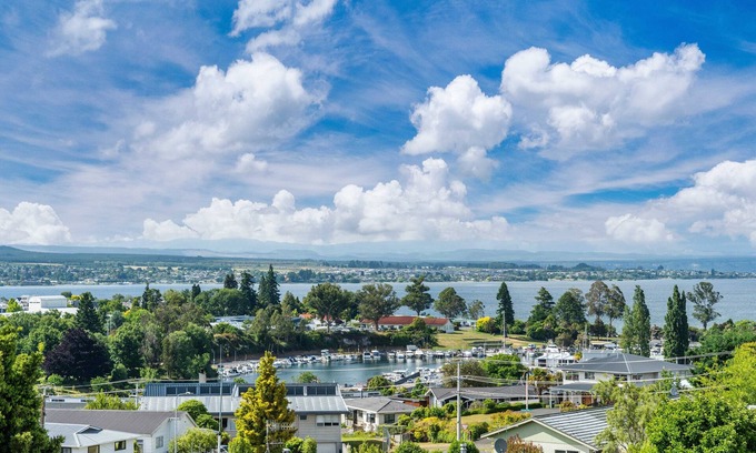 Taupo Maison | Ngaio Views - Lake Taupo Holiday Home